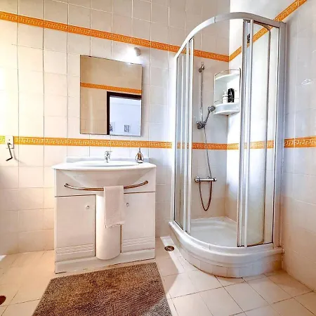 Big Luminous 4 Bedroom House * Oeiras