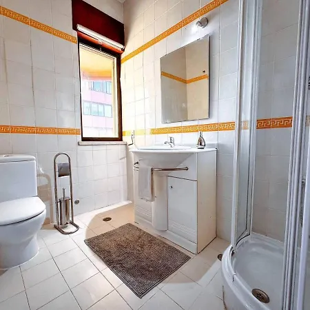 Big Luminous 4 Bedroom House Apartment *