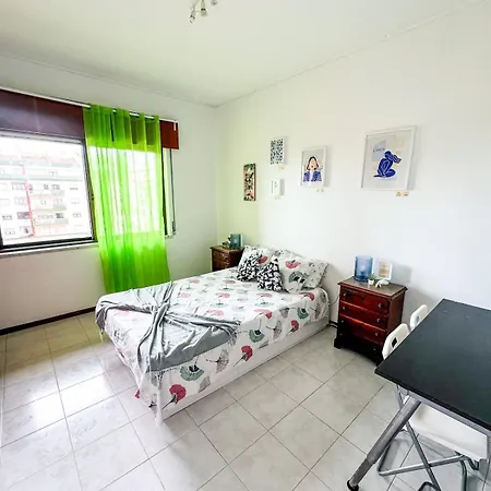 Big Luminous 4 Bedroom House Appartamento