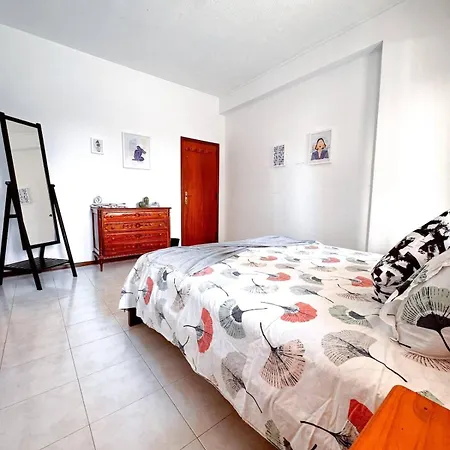 Big Luminous 4 Bedroom House Appartamento Oeiras