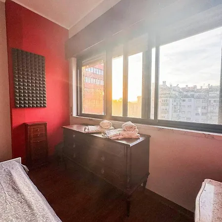 Big Luminous 4 Bedroom House Apartment