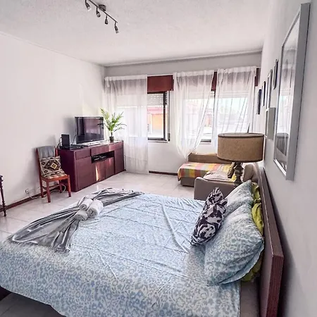 Big Luminous 4 Bedroom House Appartamento Oeiras